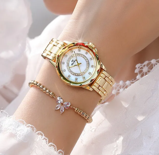 Mode Damenuhren Goldene Uhr Damen Pave Bling Kristall Strass Damen Quarzwerk Damen Kirsite Legierung Gold Armbanduhren Mädchen Armband