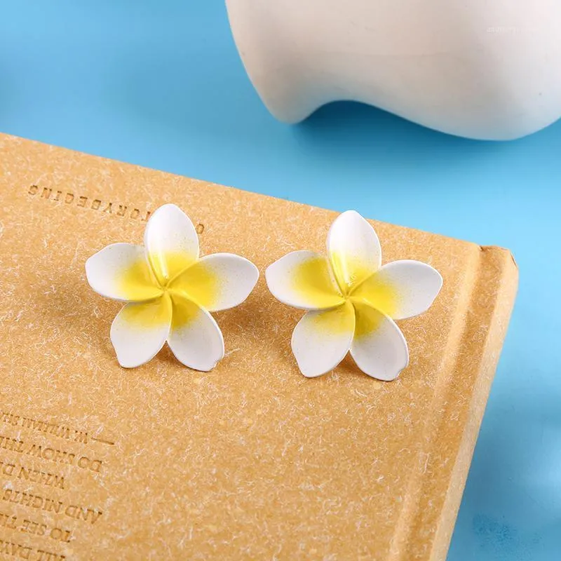 Stud Balanbiu Hawaii Stylowe urocze kolczyki Plumeria dla kobiet Unikalne powłoki stopu Flower Fashion Akcesoria 1