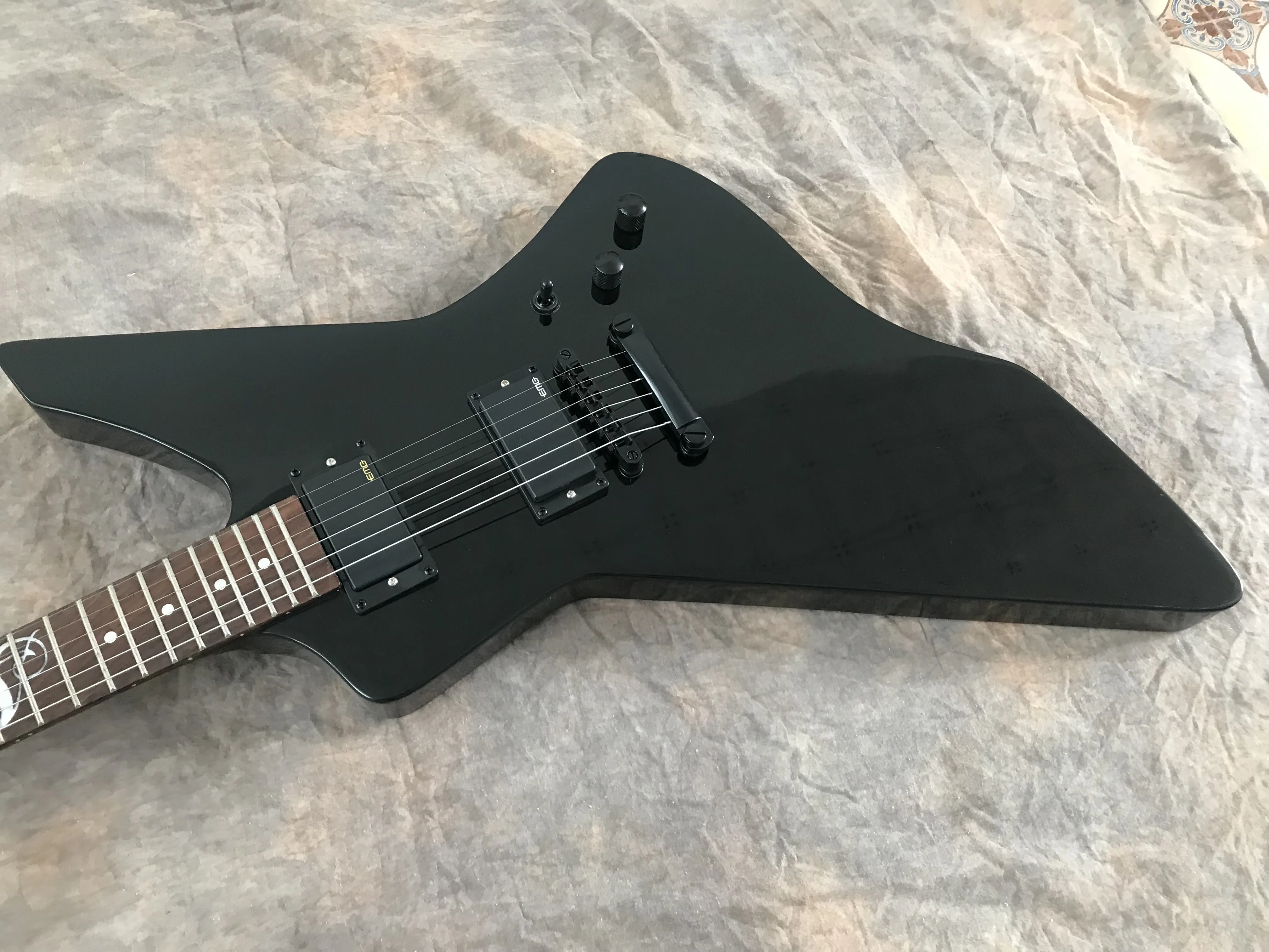 Neue E-Gitarre im Großhandel aus China ES 2P Custom-Gitarre Classic Black kann individuell angepasst werden