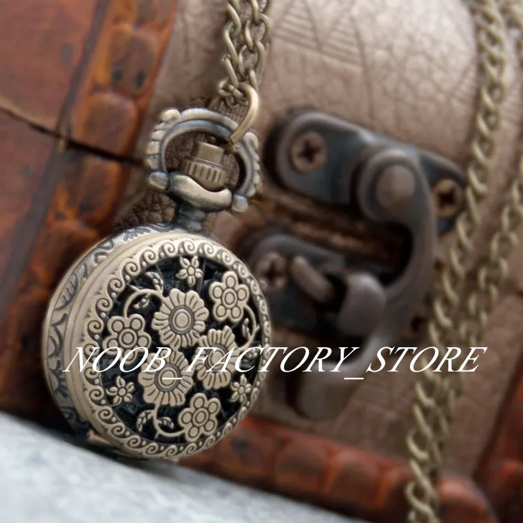 Nouveau Quartz Vintage Petit Trois Fleur Montre De Poche Collier Bijoux En Gros Coréen Chandail Chaîne De Mode Montre De Poche Cuivre Couleur Acier