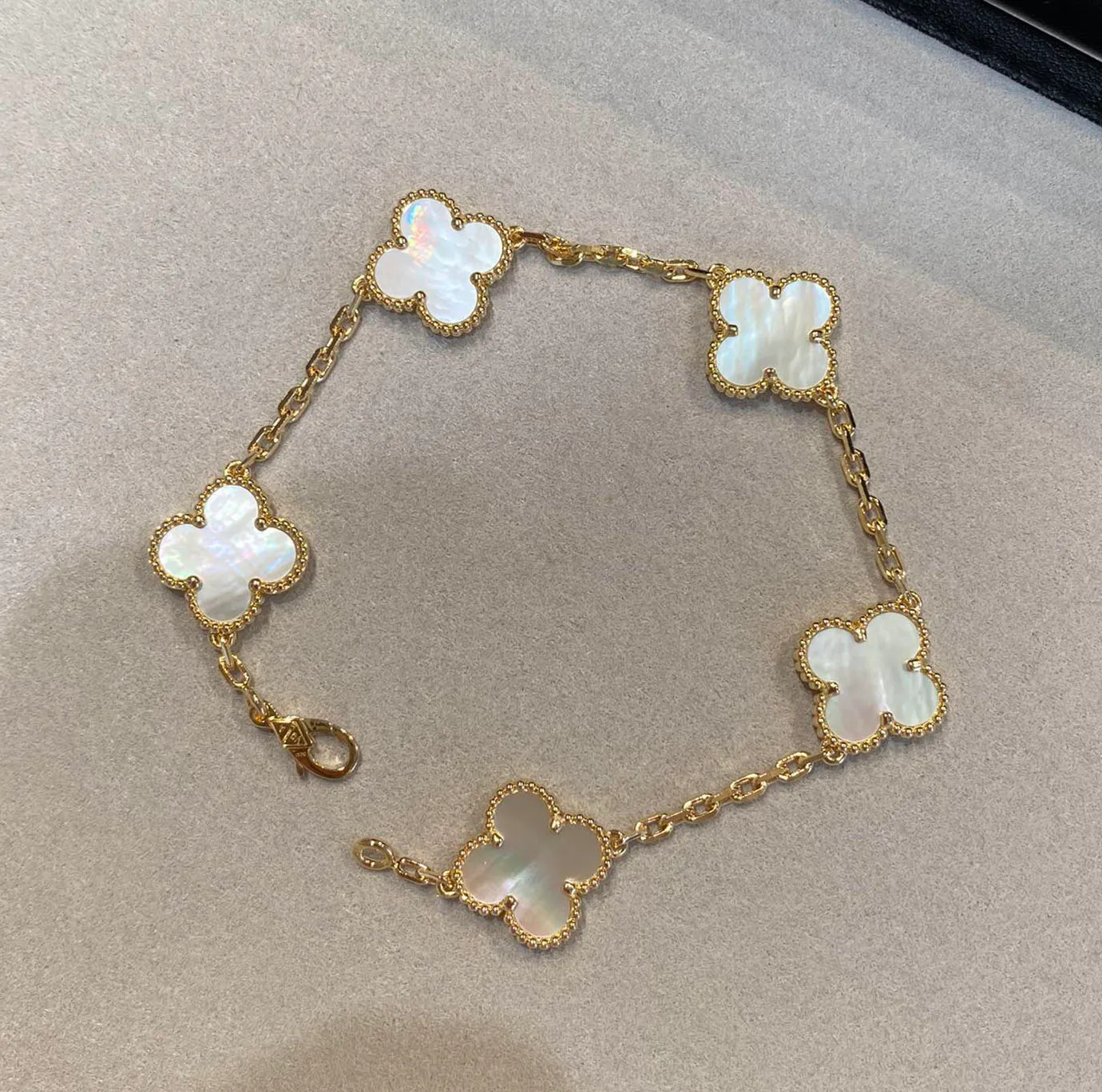 V gold material charm bangle five flowers bracelet in 18k gold plated +white shell WEB 001