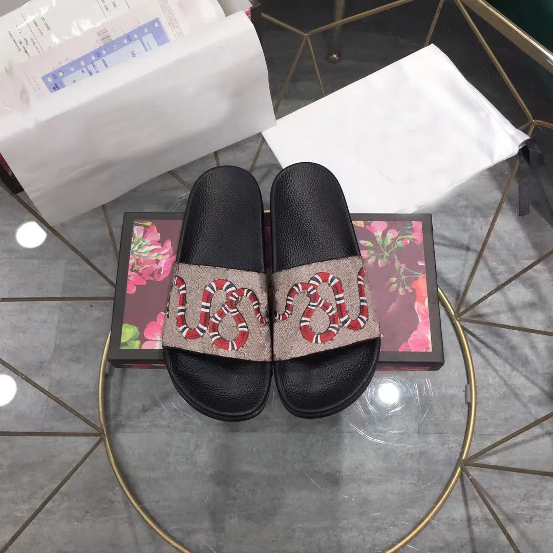 Designer Luxury Slides Pantofole da donna Corretta stampa floreale Infradito da donna in pelle nero Bianco Rosso Con scatola OG Dust Bag Moda Uomo scarpe sandali