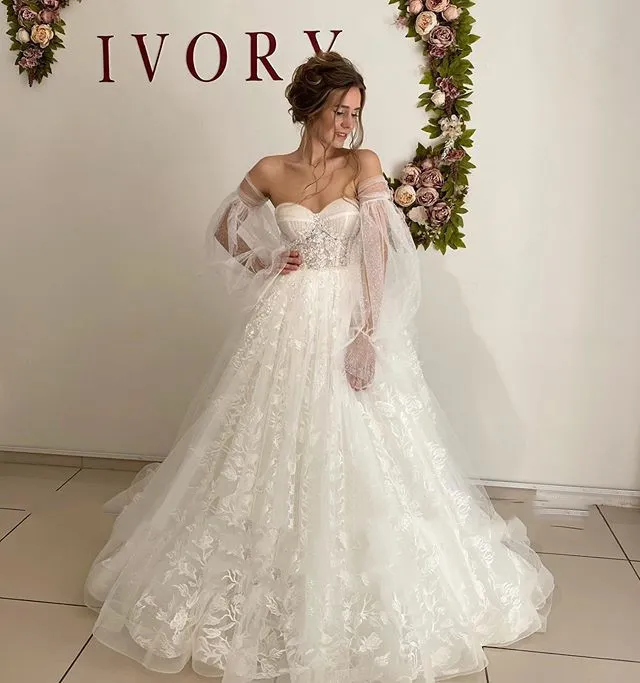 Utsökt spets Floral Puff Sleeve Bröllopsklänning 2021 Sweetheart Långt tåg Vestido Novia Corset Back Bridal Dress Plus Storlek