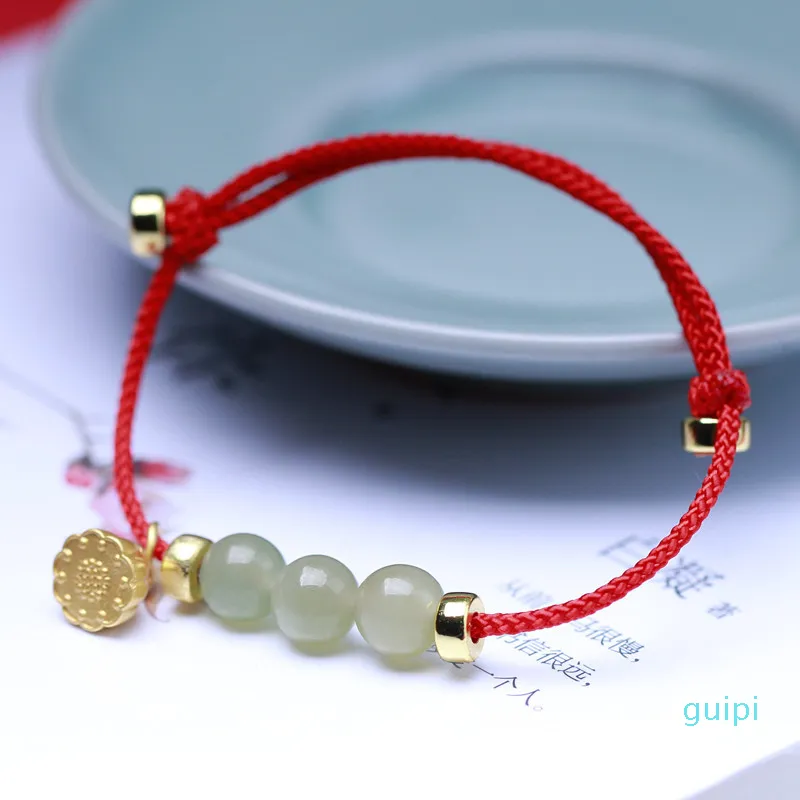 Le stesse perle rotonde di giada naturale lavorate a mano in corda di acqua limpida con accessori di loto Braccialetti con ciondoli con cordino rosso alla moda