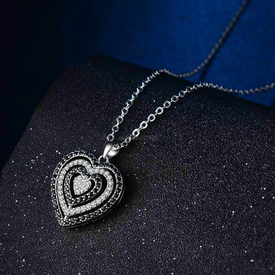 Hollow Diamond Heart Necklace Romantic Love Heart Pendant Halsband Kvinnor Bröllopshalsband Fashion Jewelry Will and Sandy Gift