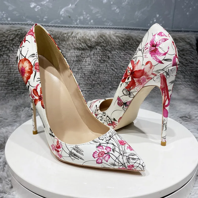 Hot Koop-Nieuwe Stijl Damesschoenen Grafische Print Vrouwelijke witte Patent Lederen Floral Pointy Teen 8-12cm Hoge hak Sexy Dames Prachtig