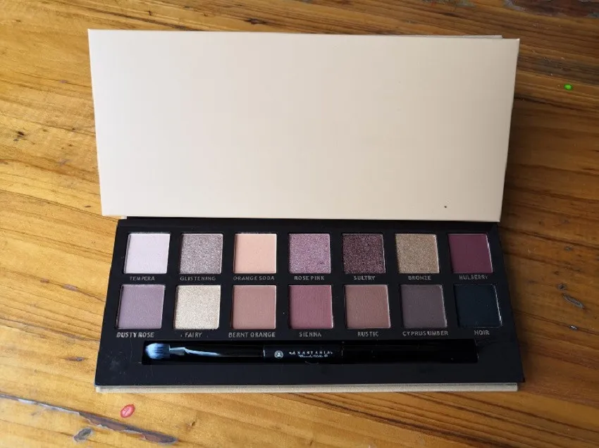 2019 Eyeshadow Palette 8 Edition Modern Master Soft Hills Matte Makeup Eye Shadow Palette i lager DHL Gratis frakt