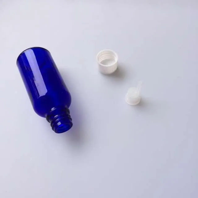 Glass Liquid Medicine Bottles with White Cap Sealing up Packing Liquid Bottles Essential Oil Jars4