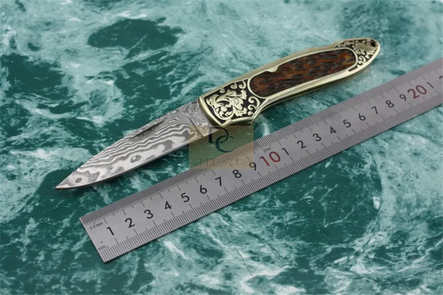 DK091 Handgjorda Damaskusblad Skarp vikningskniv Koppar + Trähandtag High-end Collection Folding Pocket Knife Gentleman Knife