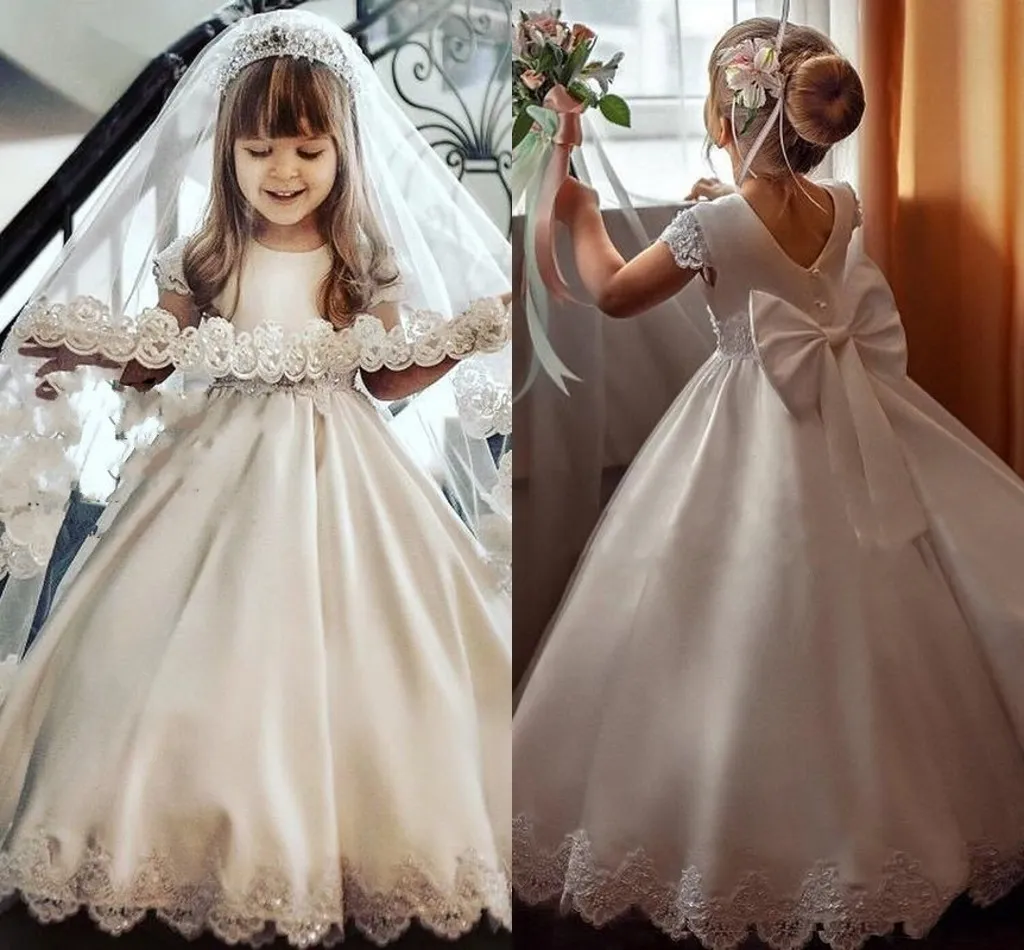 Koronkowa Satin Flower Girl Dresses 2021 Vestidos de Desfile De Niñas Jewel V-Neck Aplikacja Zroszony Perły Łuk A-Line Pritness Party Dress Kids