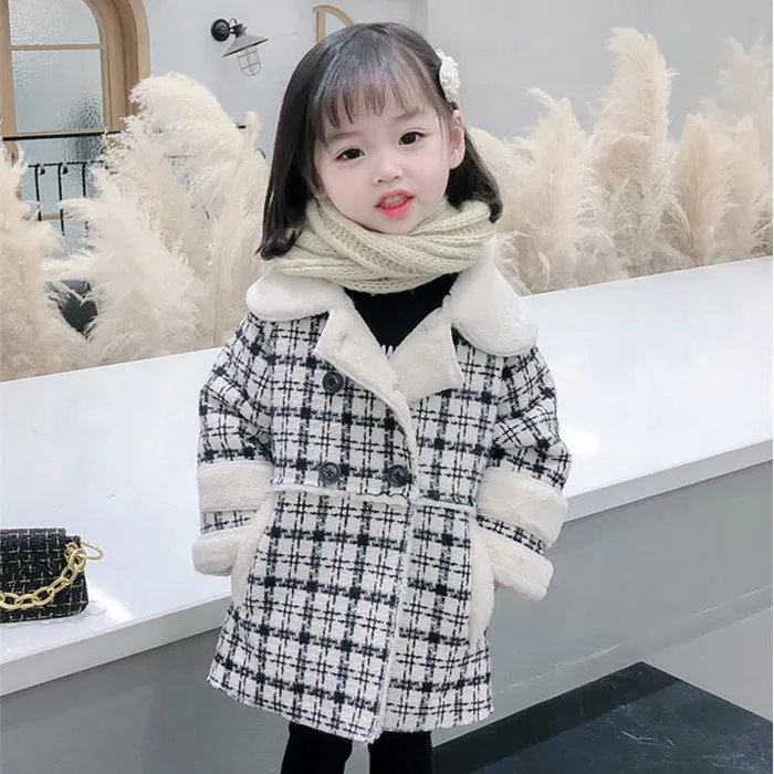 Hot Selling Kids Winter Baby Girls Coats 2 Färg Mode Plaid Girls Coat Cute White Fur Collar Overcoat Double Breasted Child Girl Outwear