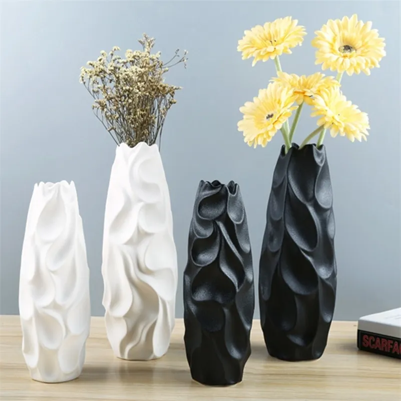 European Modern Style Living Room Ornaments White/Black Ceramic Vases Household Flowertop Decor Dried Flower Organizer Container LJ201209