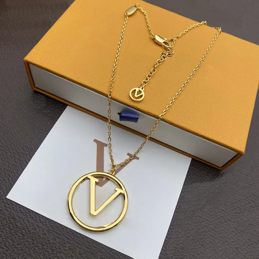 Diseñador de marca de moda Collar de oro Classics estilo collar de moda diseño de carta para hombre mujer de primera calidad con caja