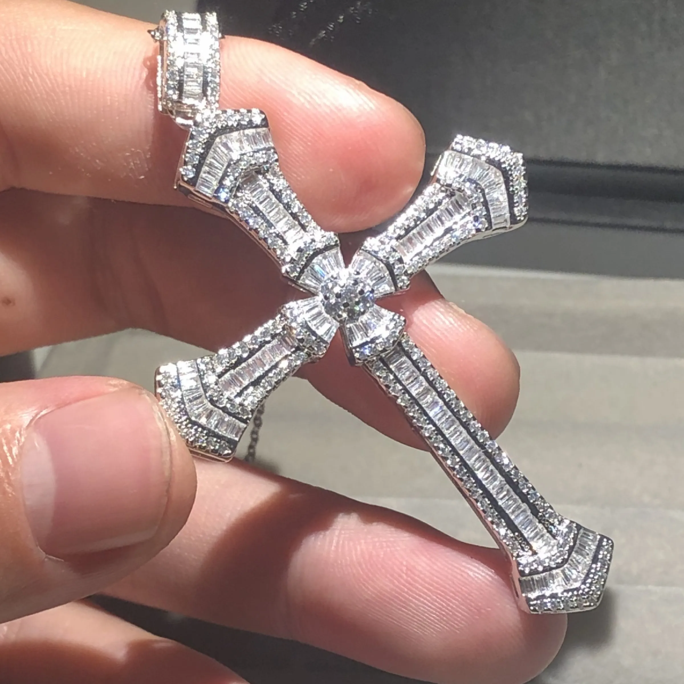 Orijinal Büyük 925 Ayar Gümüş Zarif İncil İsa Çapraz Kolye Kolye Kadınlar için Crucifix Charm Açacağı Kare Simüle Elmas Takı