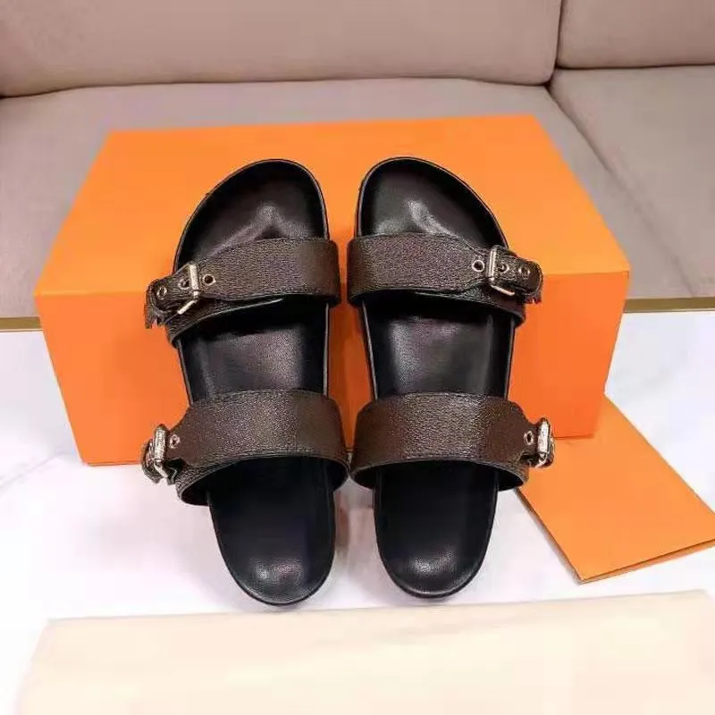 Slippers Bom Dia Flat Mule 1A3R5M بارد شريحة أنيقة بدون جهد 2 أحزمة مع أبازيم الذهب المعدلة النساء الشاطئ الصيفي