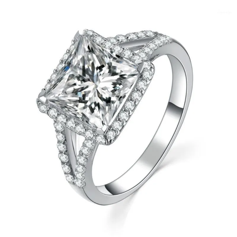 Cluster Rings 2CT Princess Cut Clear I-J Högkvalitativ Diamond Ring 925 Sterling Silver för Kvinnor Fina smycken