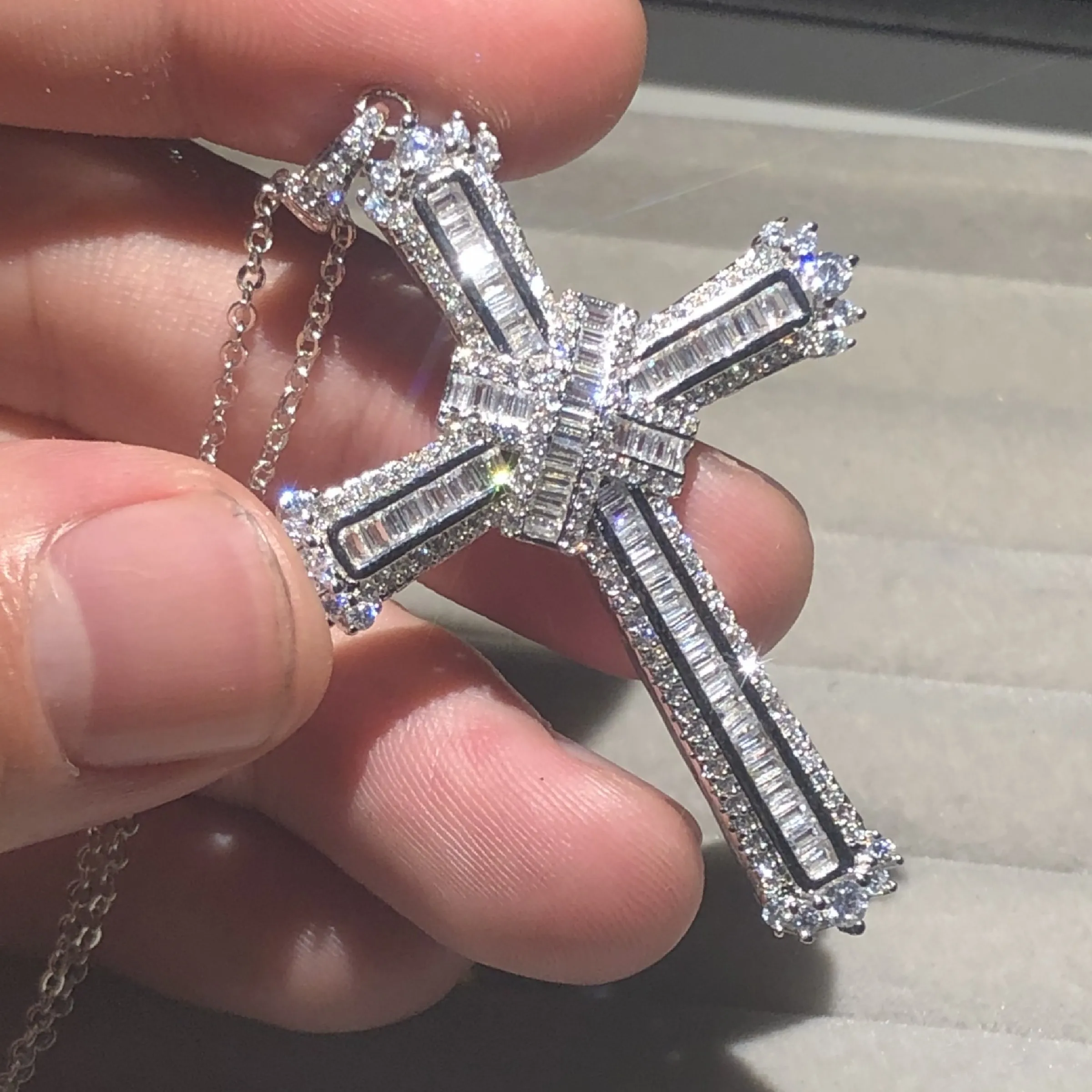 Jesus cross necklace diamond deals