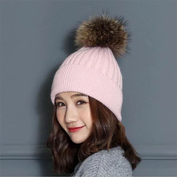 Outwear Épais Chapeaux Fille Chaud Tricoté Hairball Fourrure De Raton Laveur Chapeaux D'hiver Tricoté Skullies Femmes Bonnet