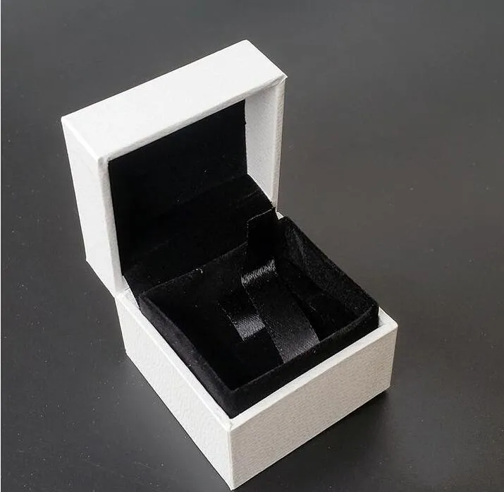 Klassische weiße quadratische Schmuckverpackung Originalboxen 5 * 5 * 4 cm für Pandora Charms Schwarzer Samt Ring Ohrringe Display Schmuckschatulle cz220