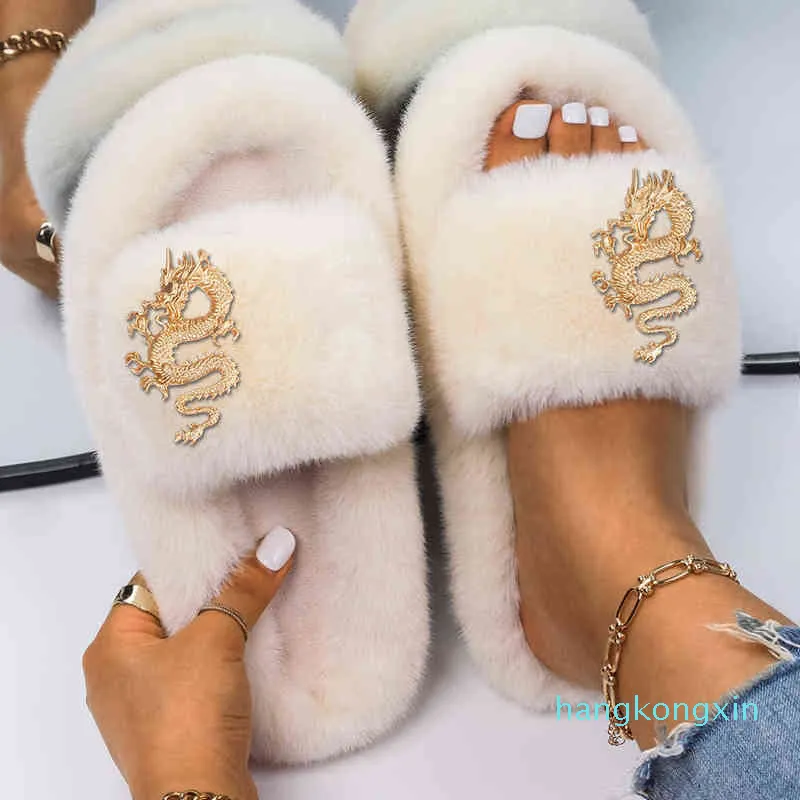 Chinelos de pele Mulheres Designer Furry Slides Senhoras Flip Flops Dragão Dragão Faux Pele Sandálias Casa Chinelos de Luxo Marca Sapatos 2022 Y2202