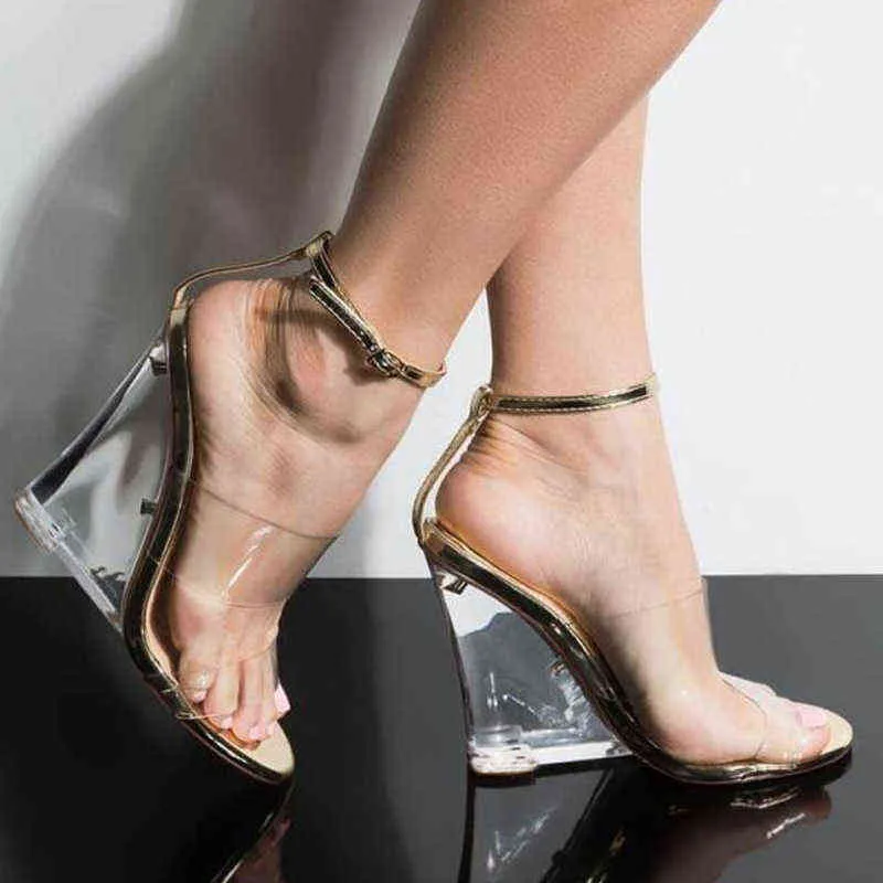 2022 여름 새로운 크리스탈 힐 여성 신발 섹시한 투명한 슬로프 발 뒤꿈치 높은 굽 샌들