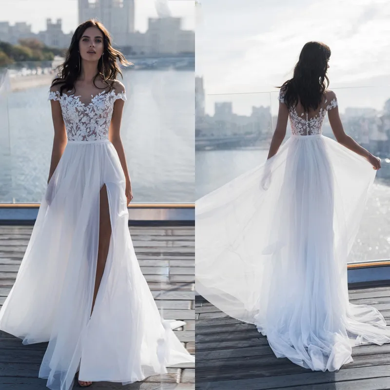 Sexy Spitzen-Hochzeitskleid mit V-Ausschnitt, rückenfrei, Flügelärmeln, geteilt, Tüll-Applikationen, elegantes, schlichtes, bodenlanges Strandhochzeitskleid in A-Linie