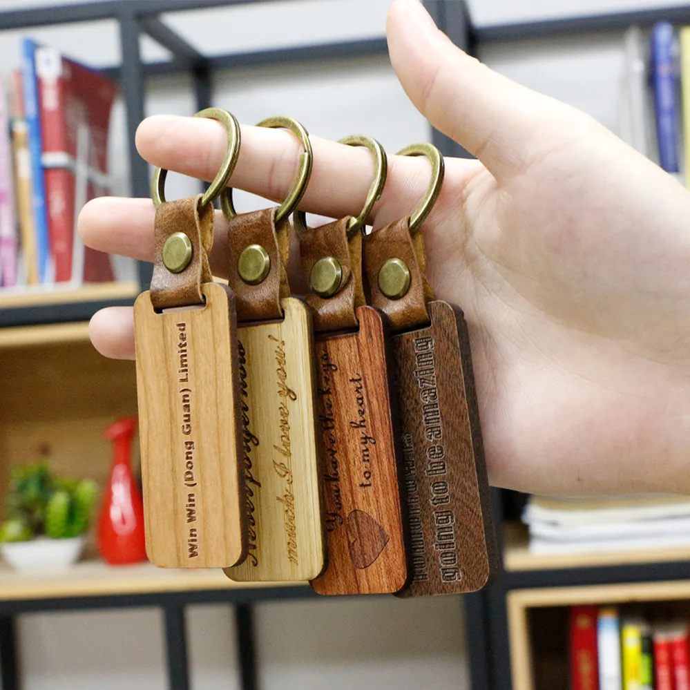 Luksusowy Drewniany Brelok Wysokiej Jakości Grawerowane Półki Półka Wood Key Chain Spersonalizowany Laser Walnut Skórzane Breloki