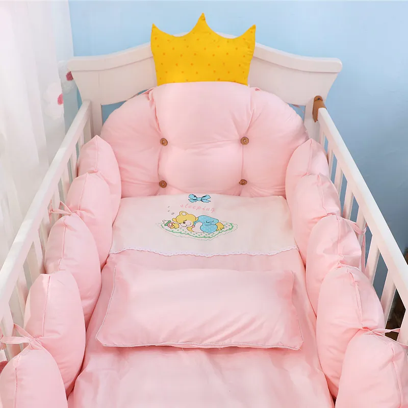 100 Cotton Crib Bed Linen Kit Crown Design Baby Crib Bedding Set Baby Bedding Set Includes Bumpers Pillow Quilt Mattress cover LJ201105