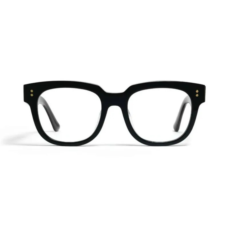 男性と女性のファッションフルフレームのサングラスをモデル化するメガネフレームをモデリングする新しいだが甘い黒いフレームメガネ