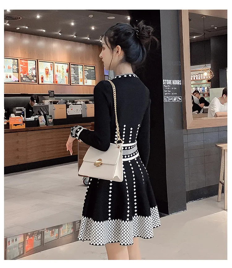 Stripe Jacquard High Neck Knitted Dress 【公式通販】