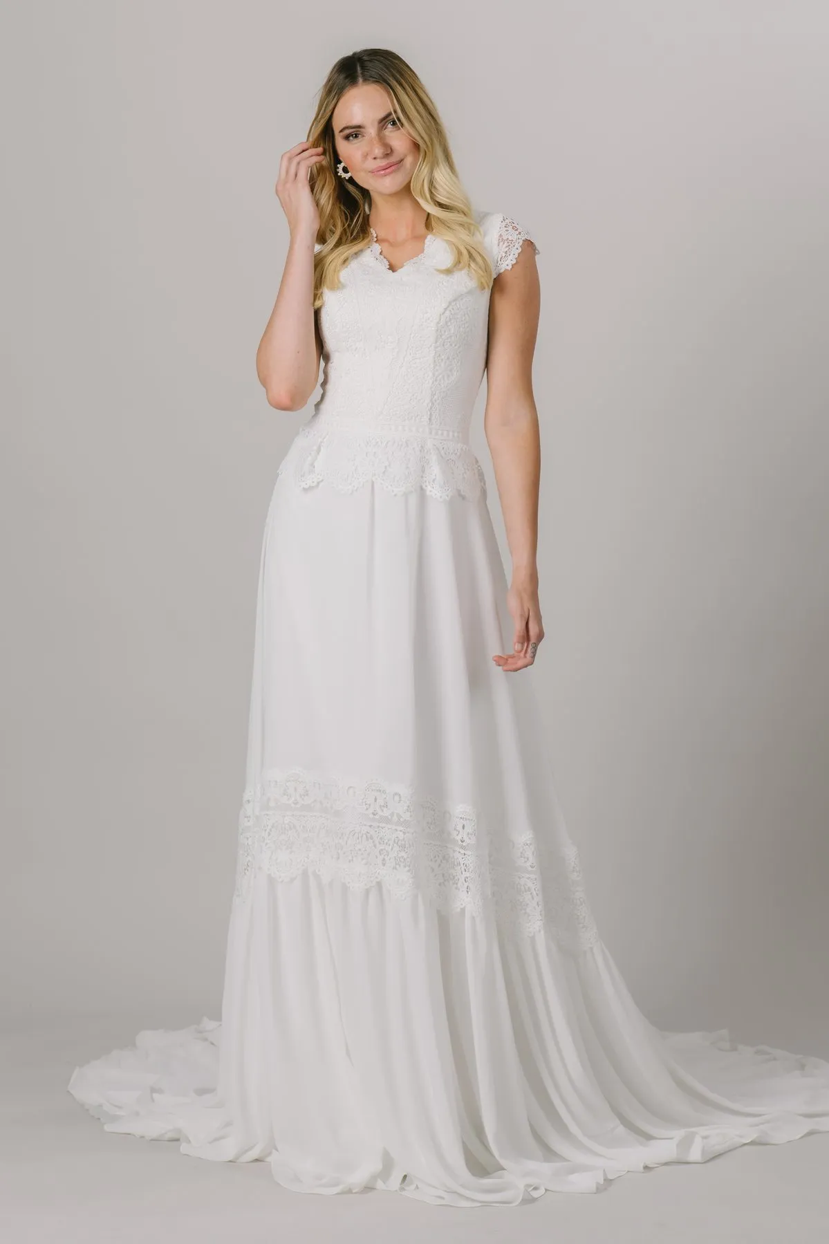 carolyn bessette wedding dress