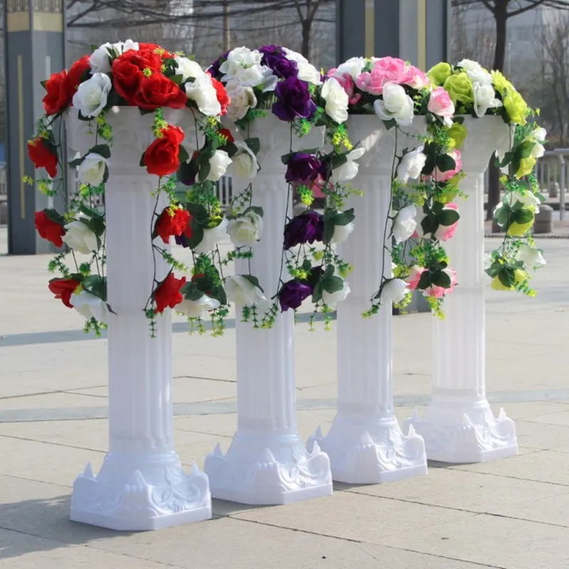 Decorazione di lusso per feste Colonna romana bianca con set di fiori di giglio rosa Pilastro per corridori della navata citata in piombo per decorazioni per celebrazioni nuziali