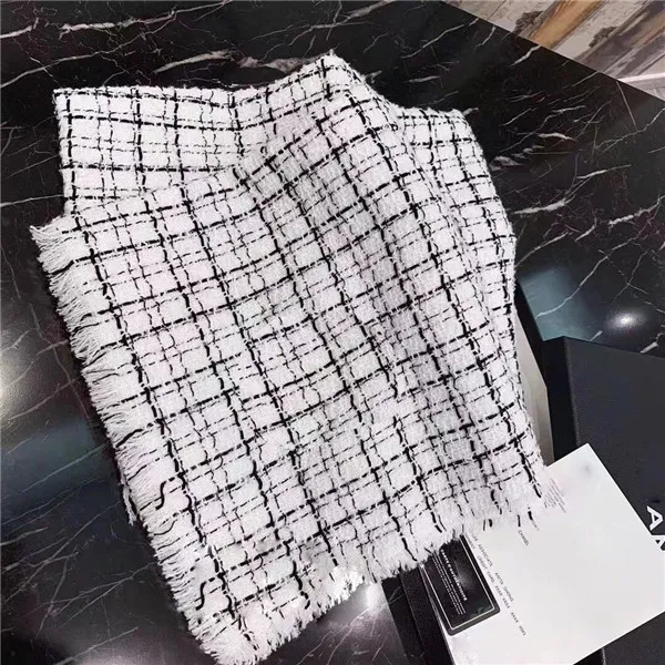 180 * 70cm Stor Storlek Kvinnor Tryckt Broderi Scarf Silk Vinter Skriv ut Foulard Satin Square Head Scarves Kvinnor Sjalar 03