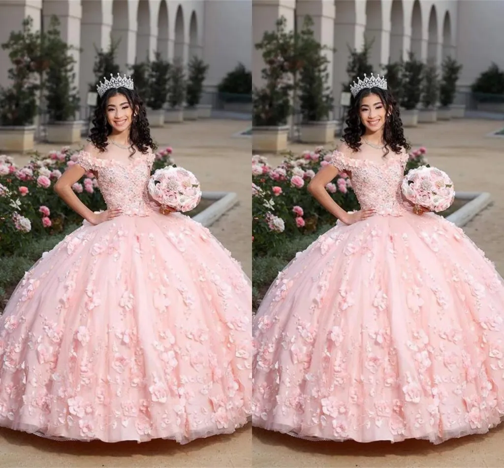 2022 Abiti Quinceanera rosa chiaro modesti con fiori 3D Applique floreale con perline al largo della spalla Abito da ballo dolce 16 Abito gonfio