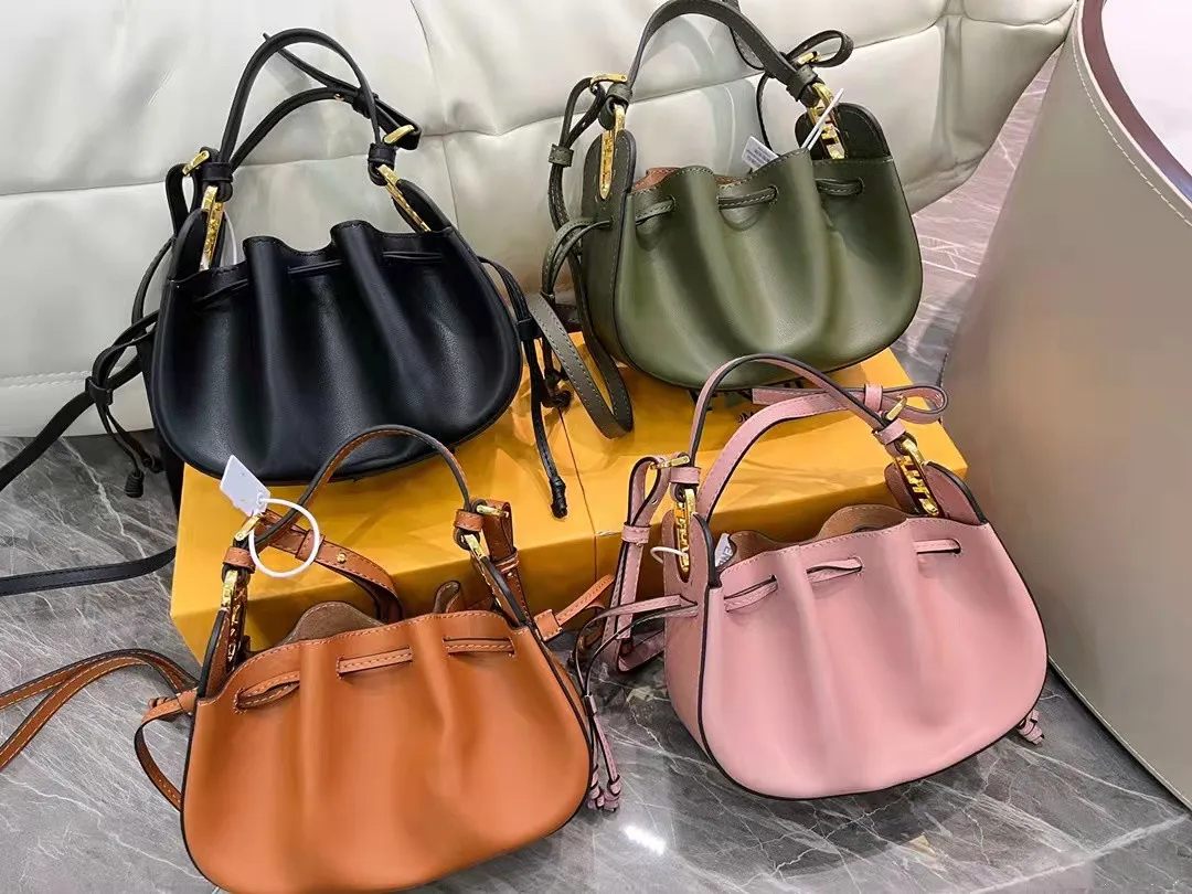 High quality Fashion shoulder bags Hobo Trendy Genuine leather design women Chest pack lady Tote handbags Designer purse chain crossbody bag 22*15