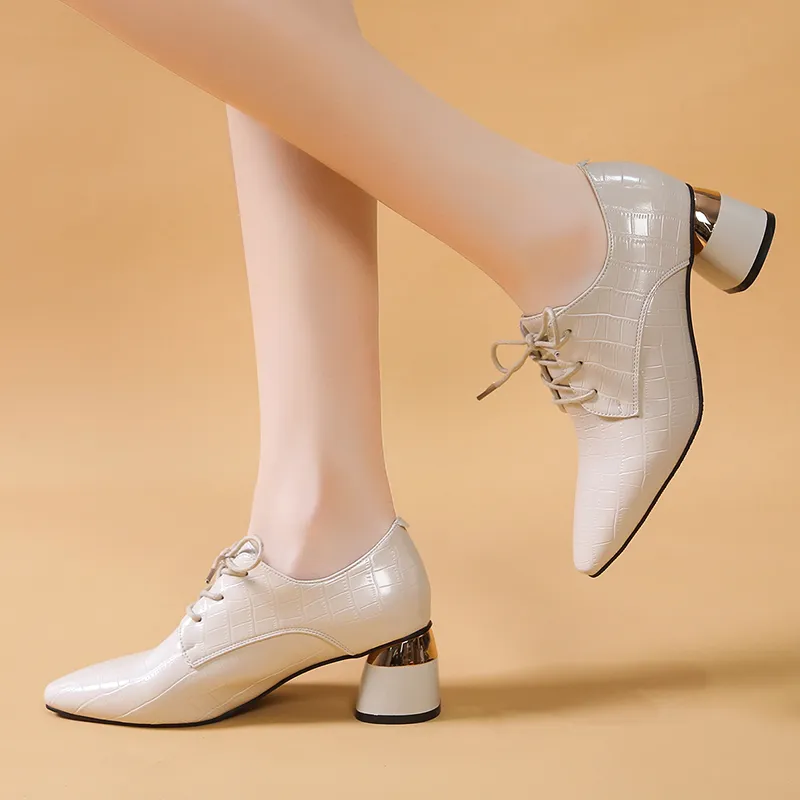 New Women Womined Toe Vestido Sapatos Calçados de Saltos Altos Chunky Lace Up Botas Nuas Bare Embossing Couro De Couro Escritório Senhora Sapatos Branco 9468N