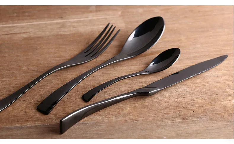 4-teiliges schwarzes Besteckset - Steakmesser, Gabel, modernes Design_voghion.com