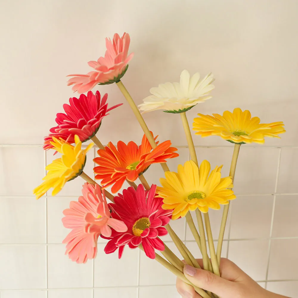 自宅の装飾パーティーの花の壁の結婚式の偽の花の花輪のためのシミュレーションPU Gerberaの造花の配置材料