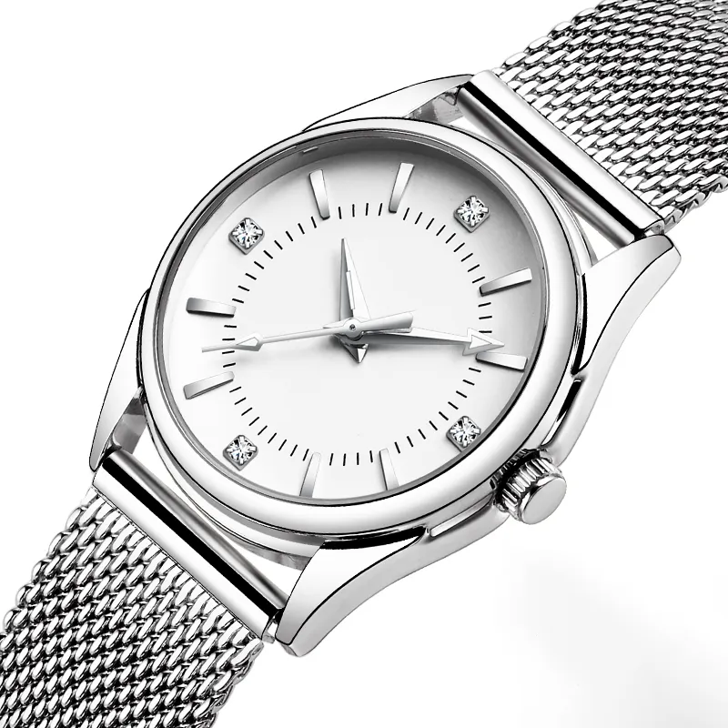 MENS Titta på Quartz Watches 40mm Classic Designer Montre de Luxe For Men armbandsur Sapphire Business Wristwatches Gift