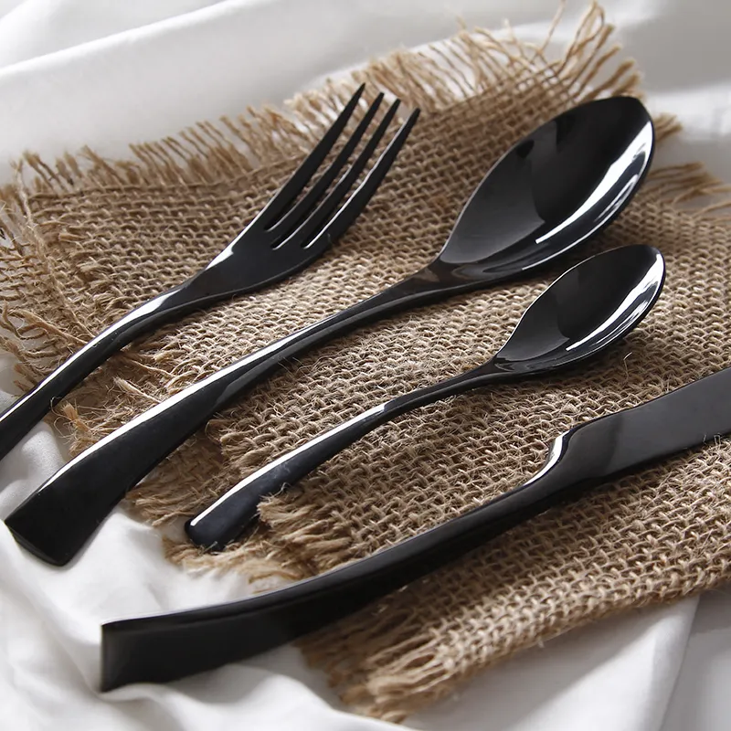 4-teiliges schwarzes Besteckset - Steakmesser, Gabel, modernes Design_voghion.com