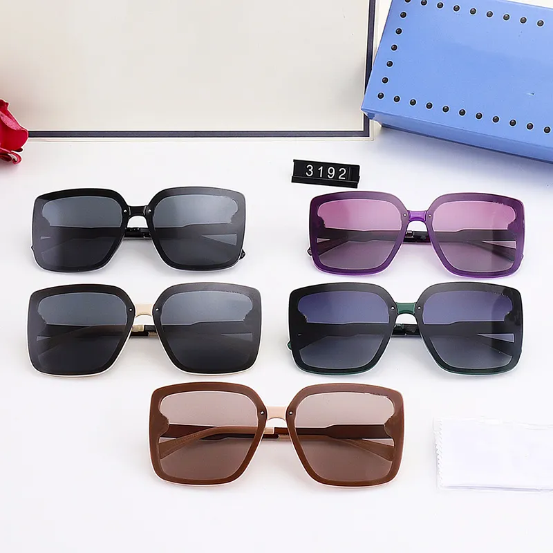 Mode designer solglasögon lyx solglasögon för kvinnor sommarstil kvinna glasögon utomhus glasögon mens kvadrat med låda 2202255wu