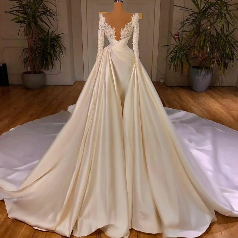 Saudi Arabian Long Sleeve Wedding Dresses Plus Size V Back Lace Beaded Wedding Gowns Ruched Customise robe de mariée