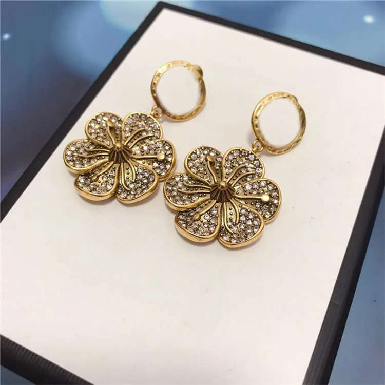 À la mode Fleurs Boucles D'oreilles Plein Diamant Charme Boucles D'oreilles Marque Lettres Goujons Femmes Boucles D'oreilles Bijoux Strass Designer Pendentif Boucle D'oreille Cadeau