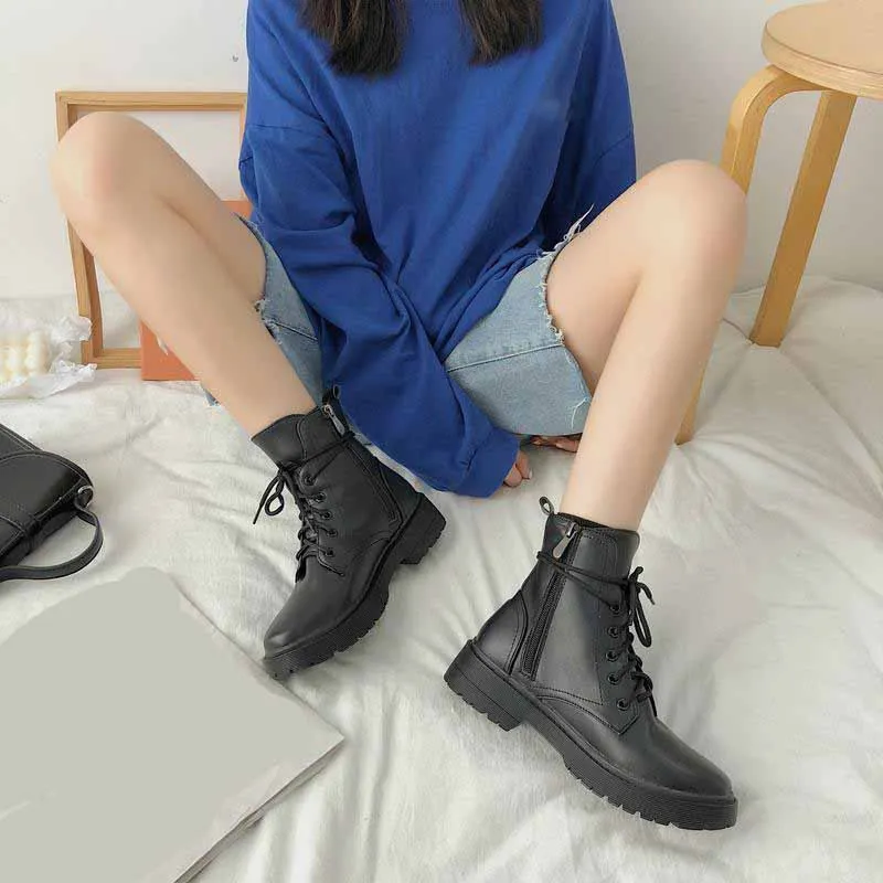 Boots blancs mi-juts chaussures bottes-femmes designer rond toe basse dames rock caoutchouc 2020 mode mo-veau Rome Basic
