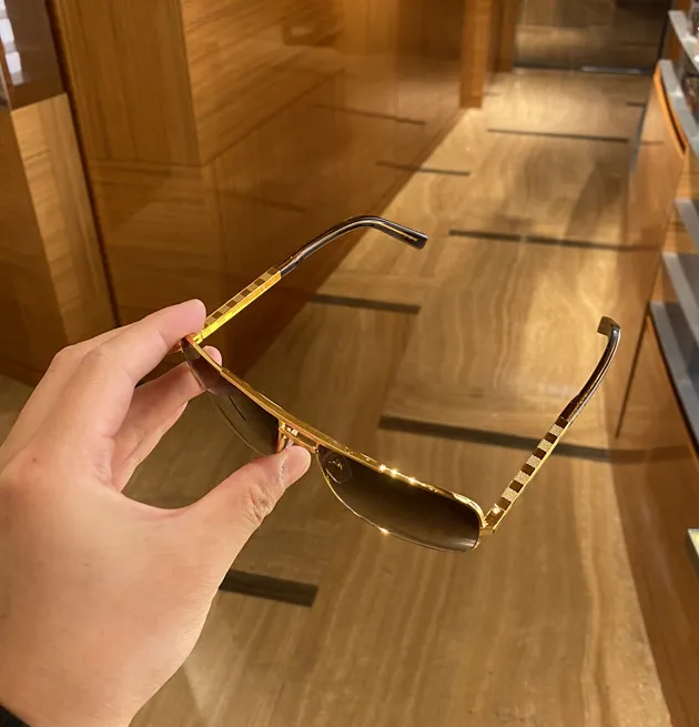 ゴールドフレーム アビエーターサングラス アビエーターフレーム サングラス ・ゴールドトーン メタル