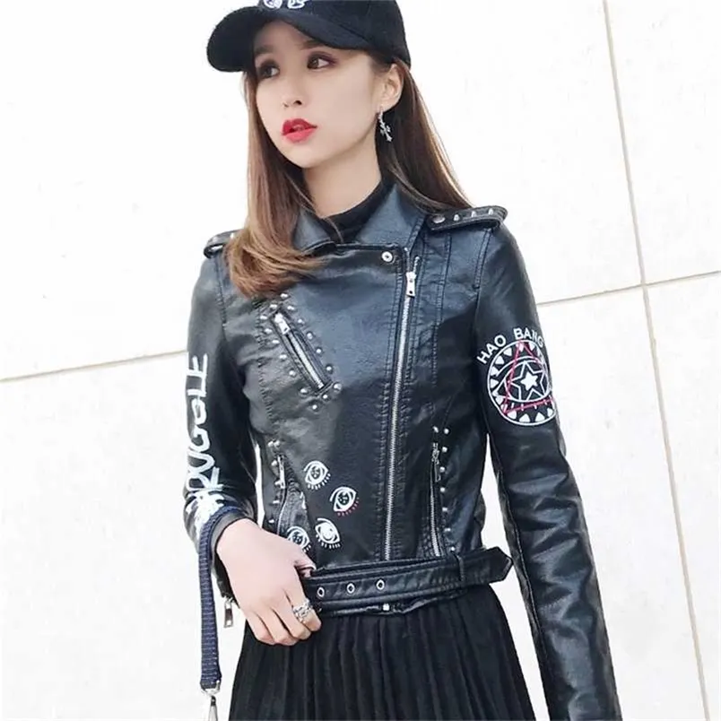 Ailegogo Autumn Women Kvinnliga nitar Letters Skriv ut motorcykel Läder Kort kvinnors cyklist Coat Faux Leather Jacket Punk Outwear 220112