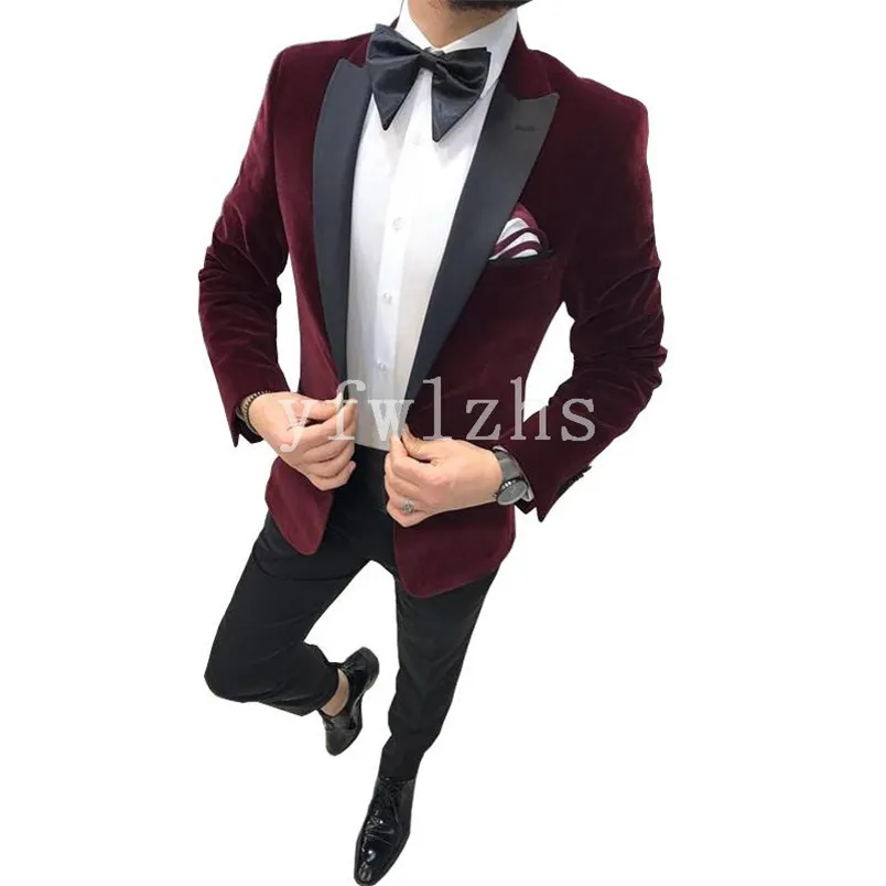 인기있는 Velveteen Groomsmen Peak Lapel Groom Tuxedos 남자 정장 결혼식 / 댄스 파티 베스트 맨 블레이저 (자켓 + 현대 + 넥타이) Y236