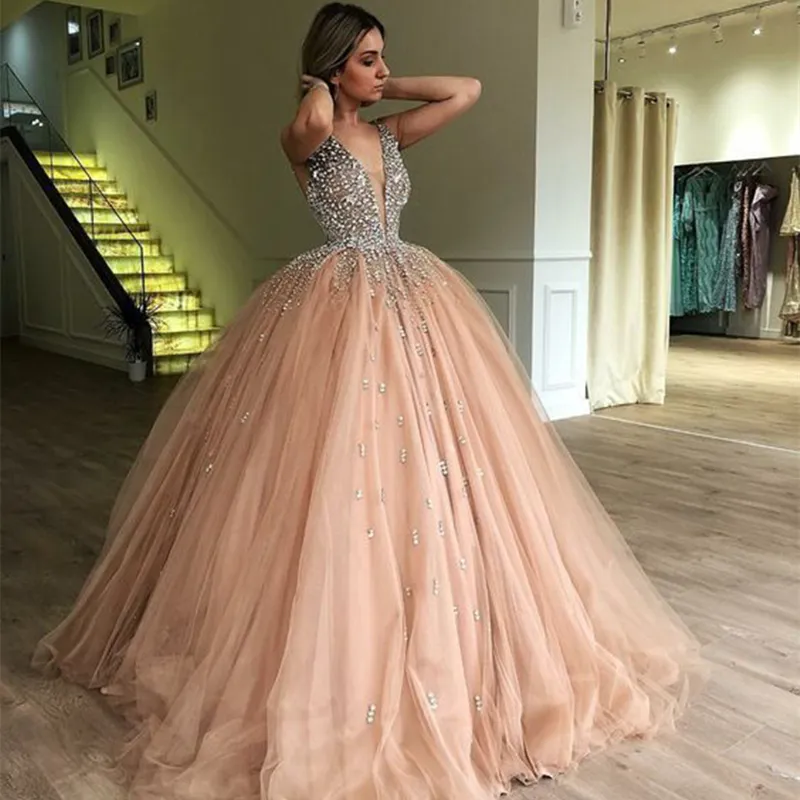 Bling Ball Gown Gold Quinceanera Jurken Rhinestone Kristallen Pailletten Kralen Puffy Tulle Prom Dress Elegante V-hals Sweet 15-jarige Party Wear 2022