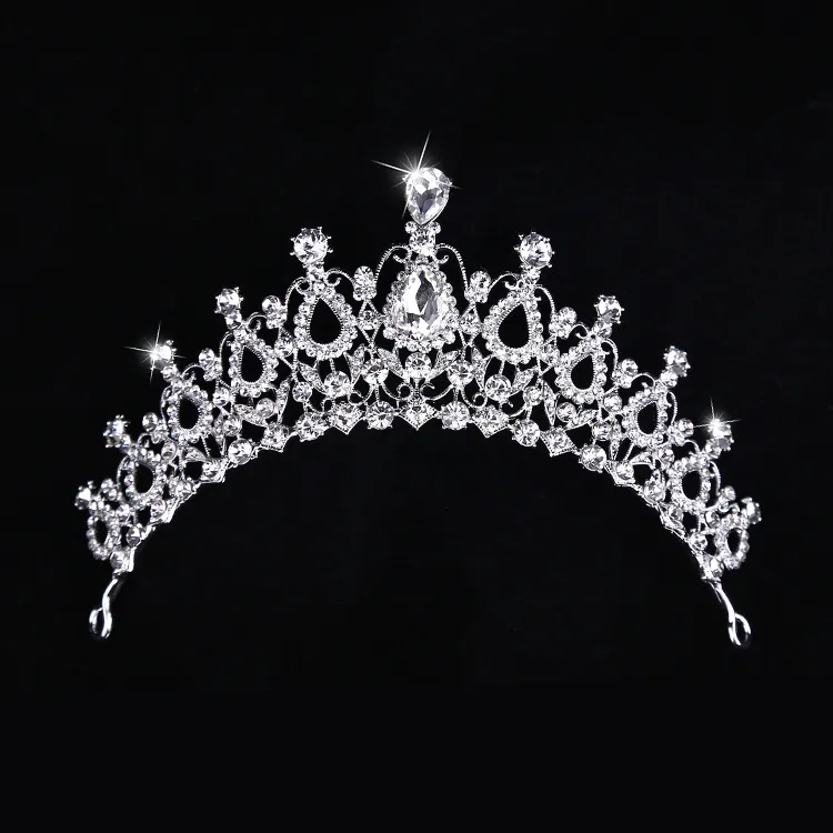 2021 Copricapo da principessa d'oro Accessori per diademi da sposa chic Cristalli mozzafiato Perle Diademi e corone da sposa 121710