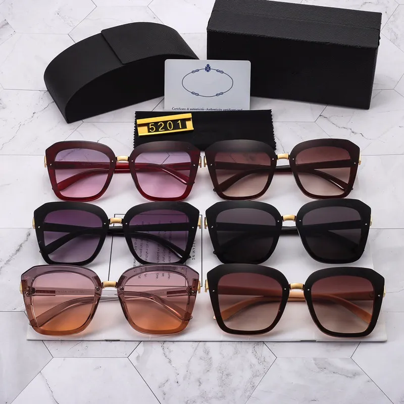 2021 Hochwertige Mode-Sonnenbrille Großhandel leichte UV400-Linse Damen-Sonnenbrille Herren mit Box Flexibler Rahmen